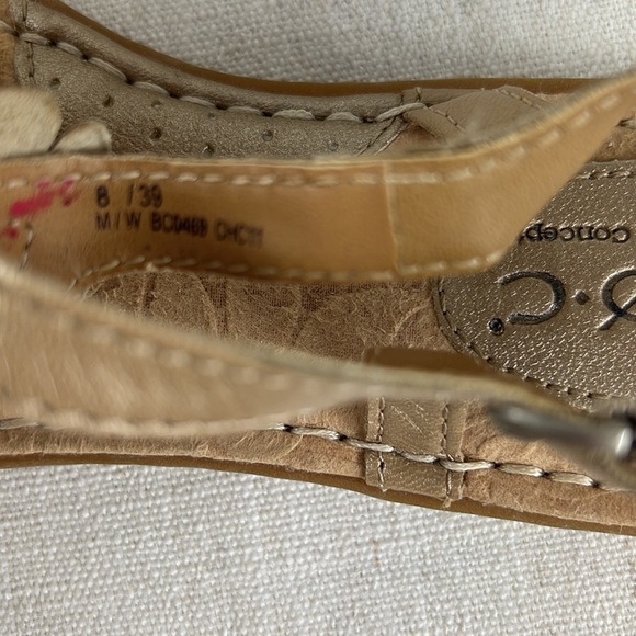 BOC Born Concepts Leather Sandals Women's Size 8 Tan Floral Thong Buckle Closure - Picture 10 of 13